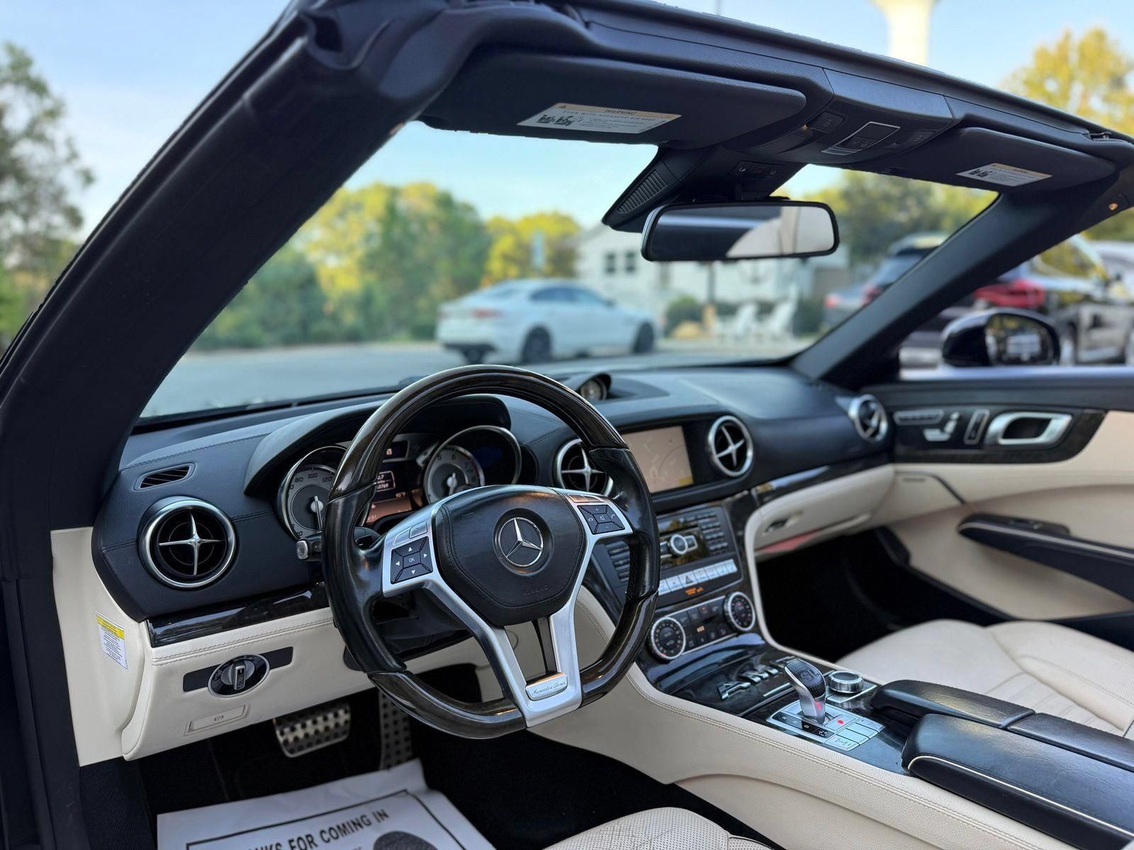 Used 2013 Mercedes-Benz SL 550 w/ Premium Pkg image 24