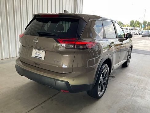 Used 2025 Nissan Rogue SV AWD/4WD image 21
