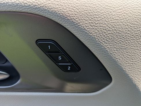 Used 2023 Chrysler Pacifica Touring-L FWD image 20