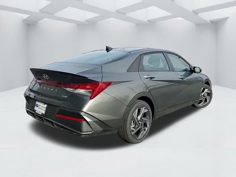 New 2025 Hyundai Elantra SEL image 5