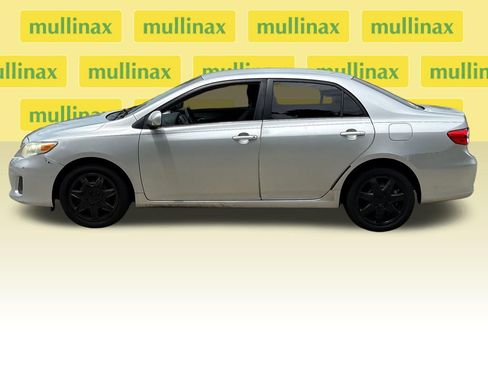 Used 2013 Toyota Corolla LE FWD image 11