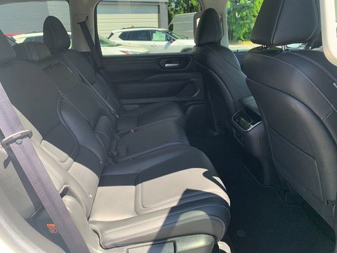 Used 2025 Nissan Armada SV RWD image 30