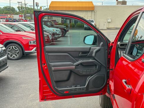 Used 2026 Toyota Tacoma SR5 AWD/4WD image 17