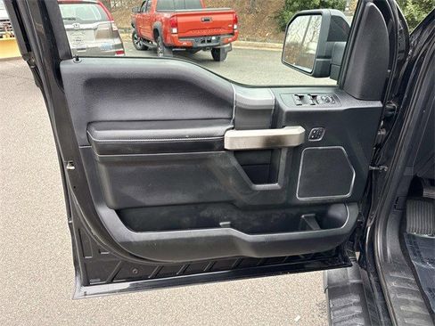 Used 2015 Ford F150 Lariat image 13