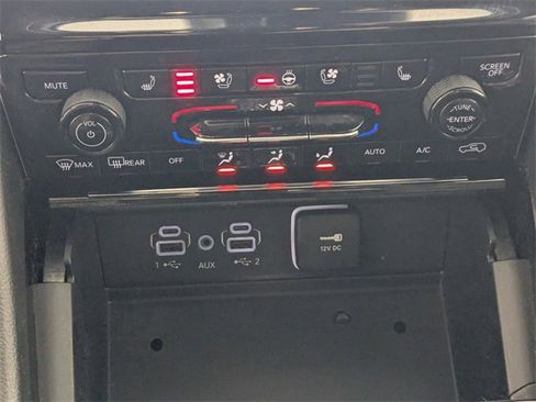 Used 2023 Jeep Grand Cherokee L Limited w/ Luxury Tech Group II image 23