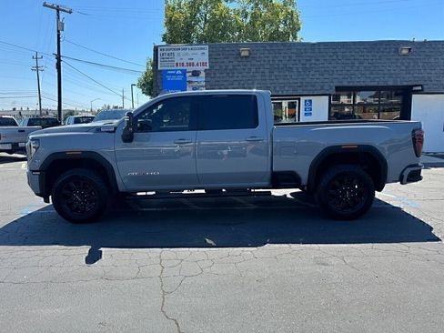 Used 2025 GMC Sierra 2500 AT4 AWD/4WD image 5