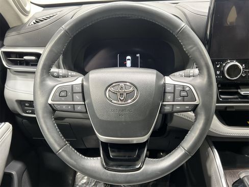 Used 2023 Toyota Highlander Platinum image 14