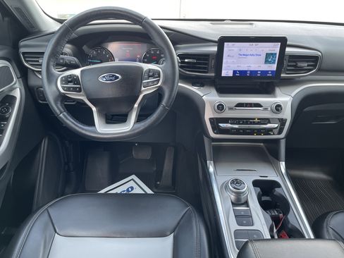 Used 2022 Ford Explorer XLT w/ Equipment Group 202A image 16