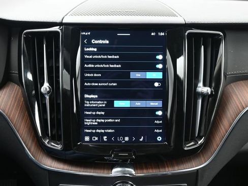 Used 2023 Volvo XC60 B5 Ultimate w/ Protection Package Premier image 18