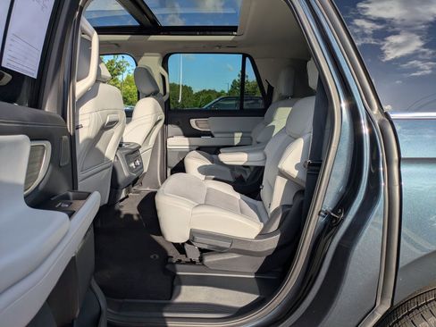 Certified 2025 Ford Expedition Max Platinum w/ Driver's Package AWD/4WD image 27