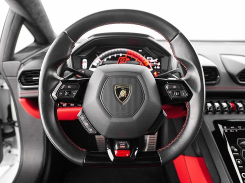 Used 2021 Lamborghini Huracan EVO RWD image 11
