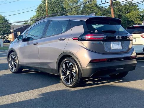Used 2023 Chevrolet Bolt LT w/ Infotainment Package FWD image 3