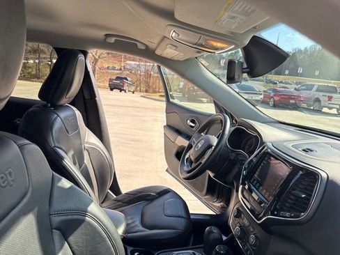 Used 2019 Jeep Cherokee Limited image 39