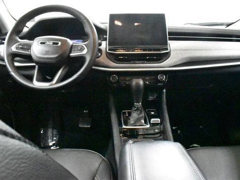 Used 2022 Jeep Compass Latitude w/ Sun and Sound Group image 16