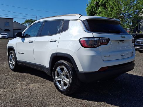 Used 2024 Jeep Compass Latitude AWD/4WD image 3
