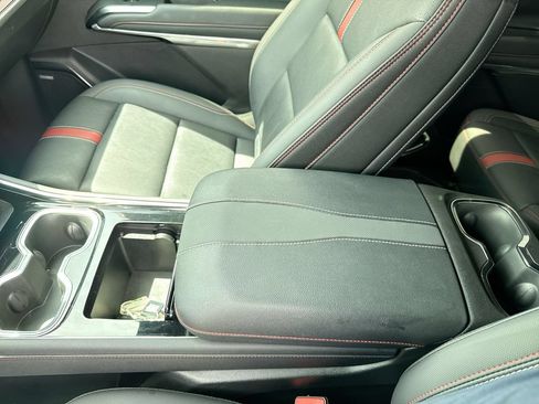 Used 2025 Chevrolet Traverse RS FWD image 24
