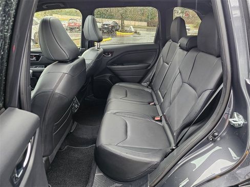 Certified 2025 Subaru Forester Limited image 17
