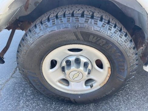 Used 2010 Chevrolet Express 3500 LS image 20