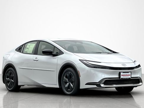 New 2026 Toyota Prius Plug-In Hybrid image 7