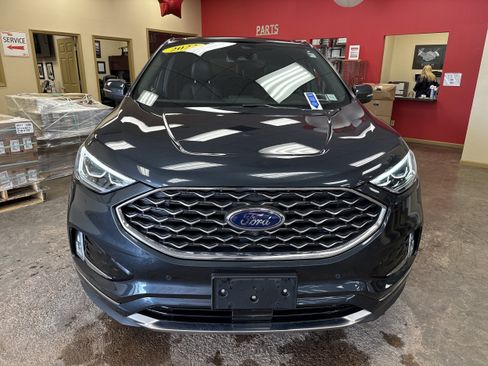 Used 2022 Ford Edge Titanium w/ Equipment Group 301A AWD/4WD image 2