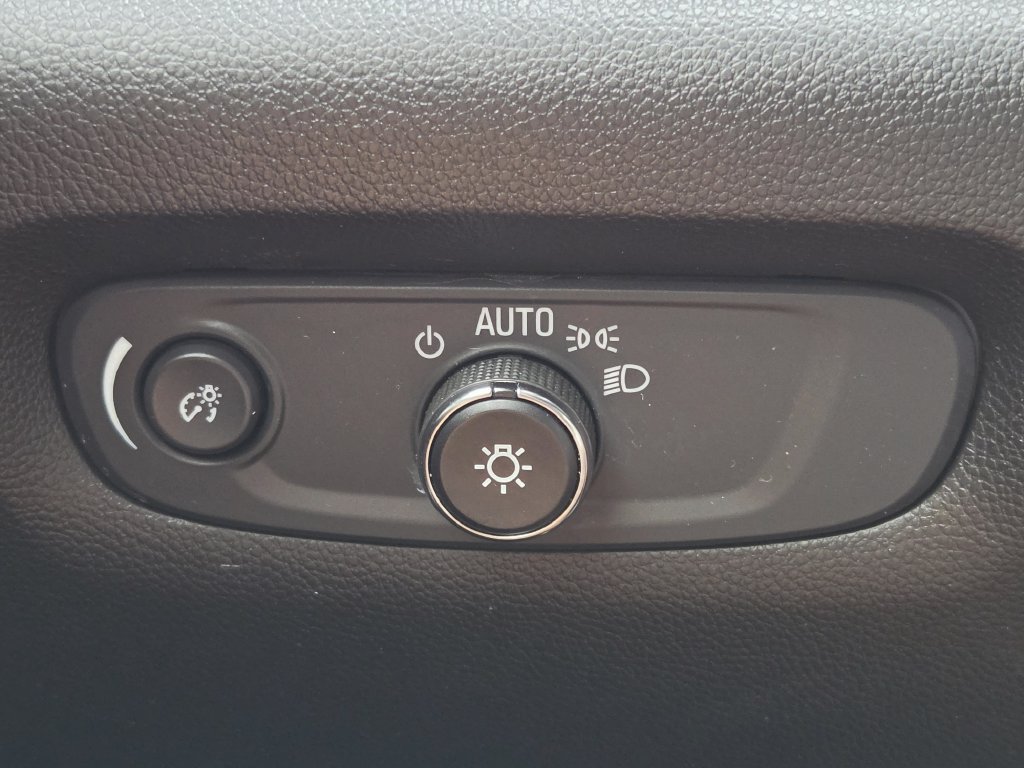 Used 2023 Chevrolet Traverse LS FWD image 24