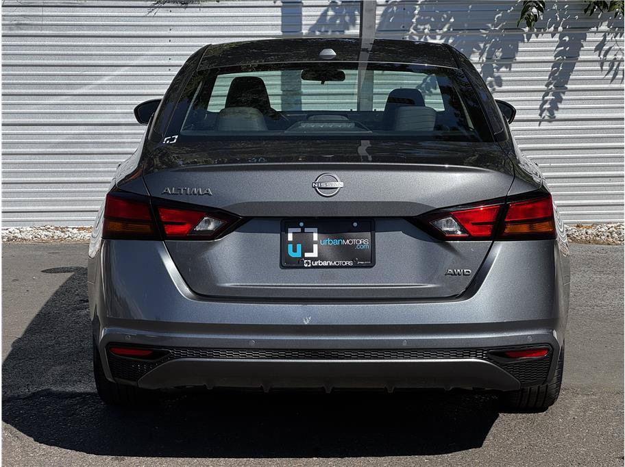Used 2025 Nissan Altima 2.5 SV AWD/4WD image 11