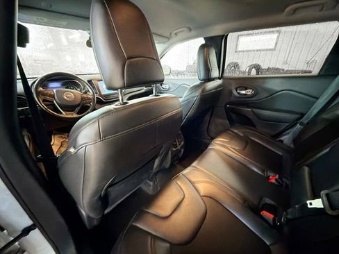 Used 2020 Jeep Cherokee Trailhawk w/ Cold Weather Group image 9