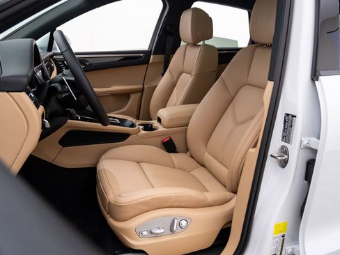 New 2026 Porsche Macan image 5