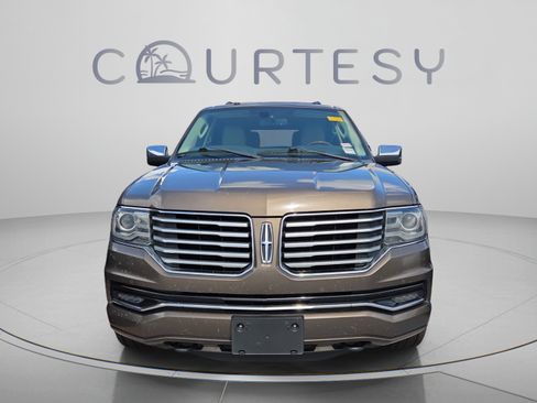Used 2016 Lincoln Navigator Reserve AWD/4WD image 4