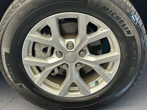 Used 2024 Jeep Grand Cherokee Limited w/ Luxury Tech Group II image 46