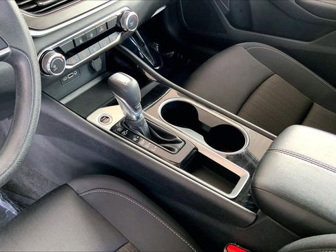 Used 2024 Nissan Altima 2.5 SV image 17