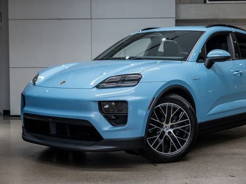 New 2025 Porsche Macan Electric image 16
