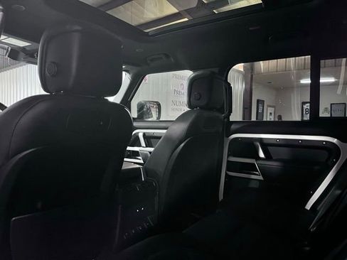 Used 2021 Land Rover Defender 110 X-Dynamic HSE AWD/4WD image 16