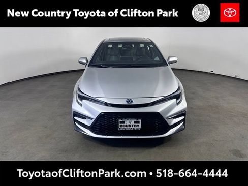 Used 2025 Toyota Corolla SE w/ SE Premium Package AWD/4WD image 8
