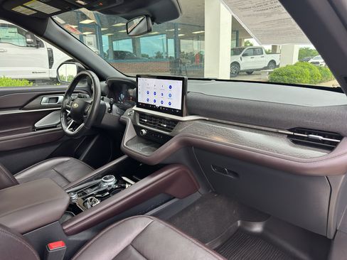 Used 2025 Ford Explorer Platinum AWD/4WD image 37