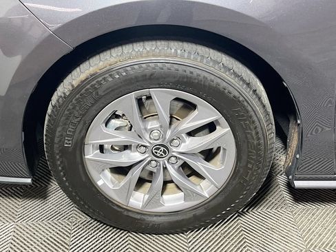 Certified 2025 Toyota Sienna XLE FWD image 28