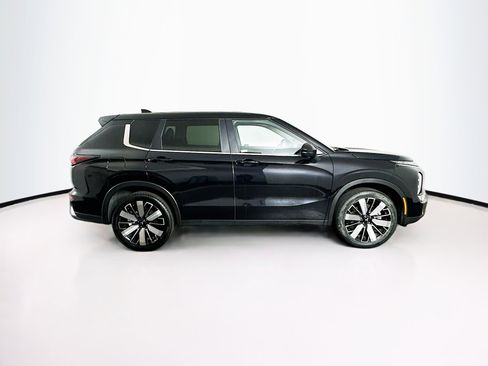 Used 2025 Mitsubishi Outlander SE FWD image 10