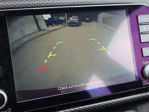 Used 2022 Nissan Kicks SV FWD image 7