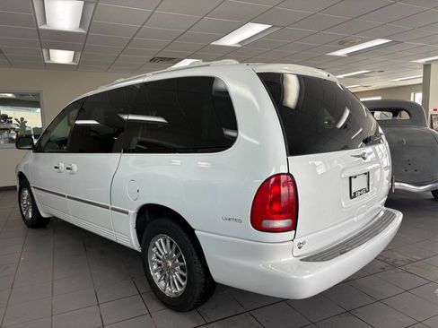 Used 2000 Chrysler Town & Country Limited image 29