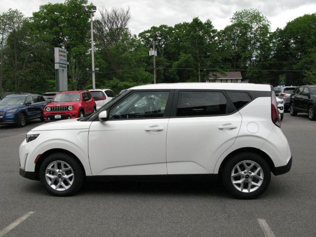 Used 2025 Kia Soul LX w/ LX Technology Package FWD image 9