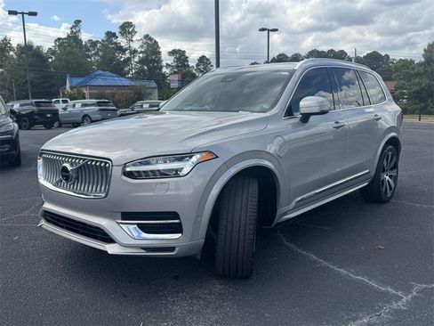 Used 2023 Volvo XC90 T8 Plus w/ Protection Package Premier image 2