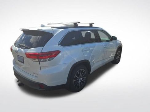 Used 2017 Toyota Highlander SE AWD/4WD image 2
