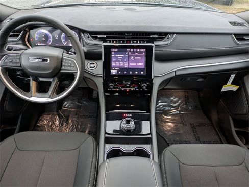 New 2025 Jeep Grand Cherokee L Laredo w/ Luxury Tech Group I image 16