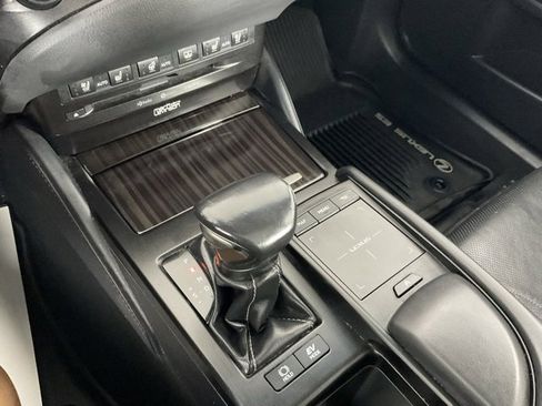Used 2019 Lexus ES 300h w/ Luxury Package image 17