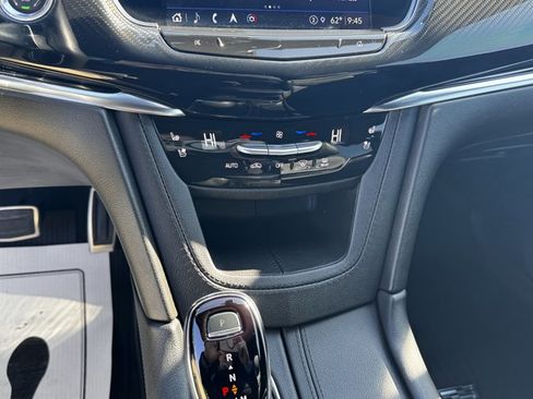 Used 2024 Cadillac XT6 Sport w/ Technology Package image 22