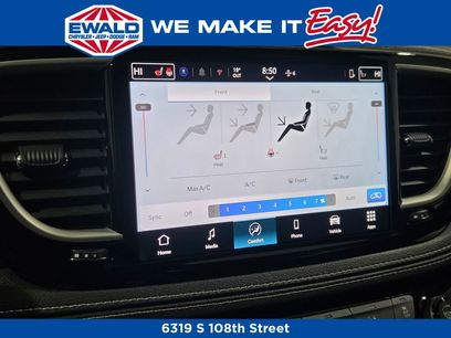 New 2026 Chrysler Pacifica Select