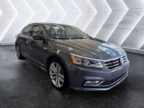 Used 2017 Volkswagen Passat 1.8T SE image 1