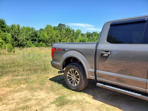 Used 2018 Ford F150 Lariat w/ Equipment Group 502A Luxury AWD/4WD image 12