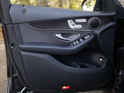 Used 2021 Mercedes-Benz GLC 300 4MATIC image 24