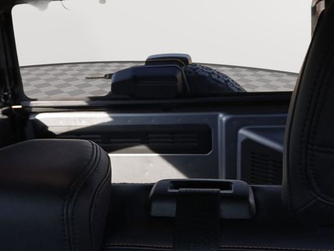 Used 2021 Ford Bronco Badlands image 24